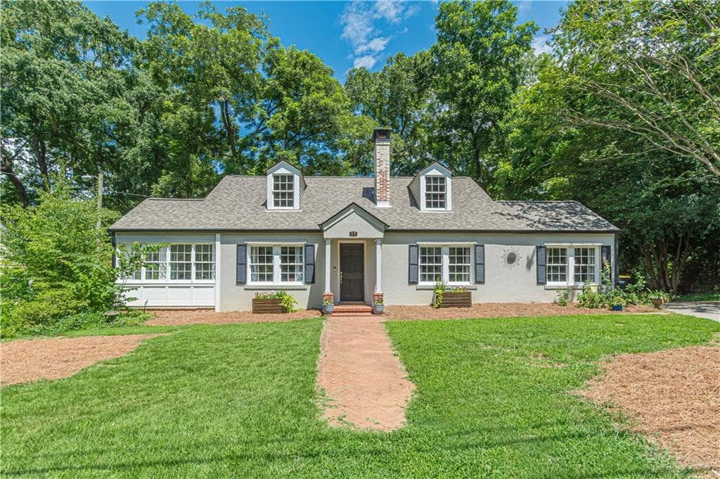 3 bedroom, 2 bathroom, 1,877 sq ft single family residence for sale at 17 Northside Drive, Newnan, GA 30263 — photo 2