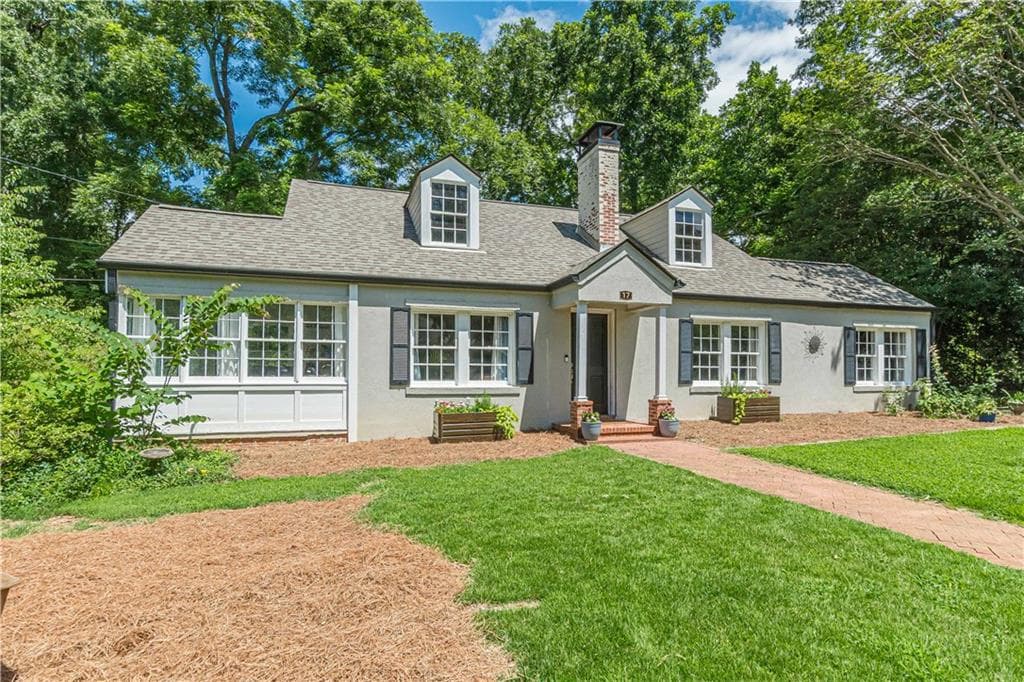 3 bedroom, 2 bathroom, 1,877 sq ft single family residence for sale at 17 Northside Drive, Newnan, GA 30263 — photo 3