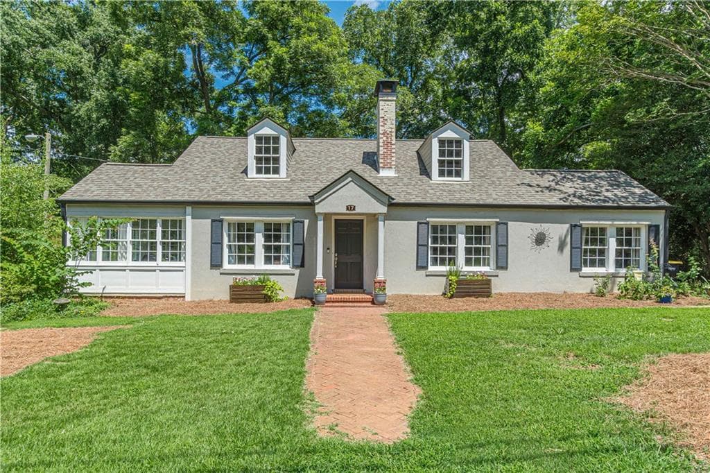 3 bedroom, 2 bathroom, 1,877 sq ft single family residence for sale at 17 Northside Drive, Newnan, GA 30263 — photo 4