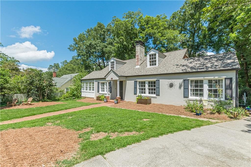 3 bedroom, 2 bathroom, 1,877 sq ft single family residence for sale at 17 Northside Drive, Newnan, GA 30263 — photo 5