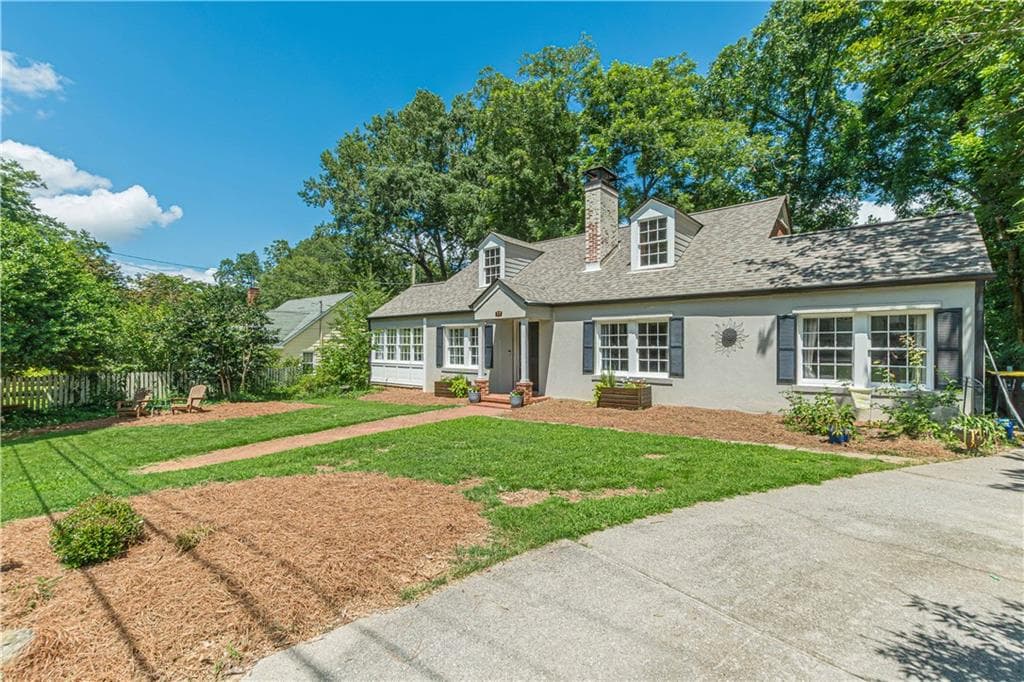 3 bedroom, 2 bathroom, 1,877 sq ft single family residence for sale at 17 Northside Drive, Newnan, GA 30263 — photo 6