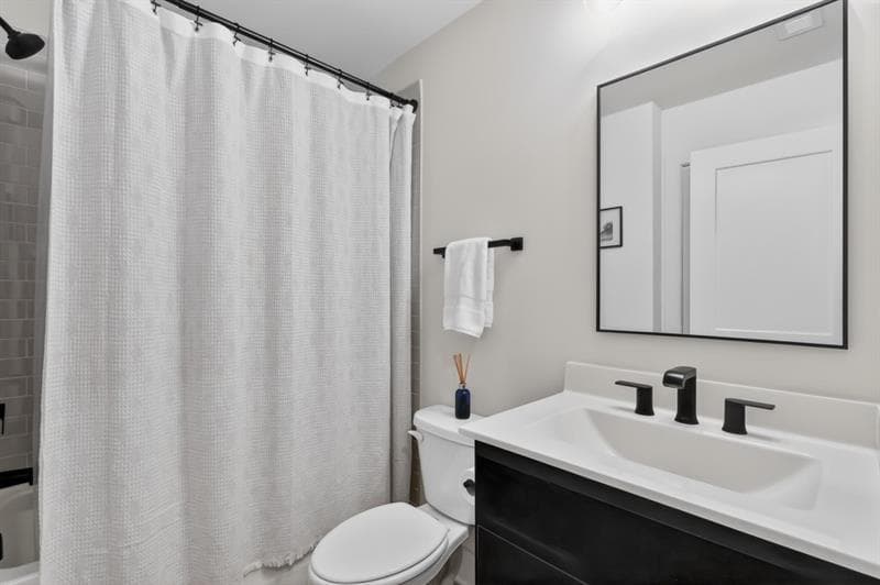 3 bedroom, 3 bathroom, 1,370 sq ft townhouse for sale at 4455 Dandelion Lane, Atlanta, GA 30342 — photo 8
