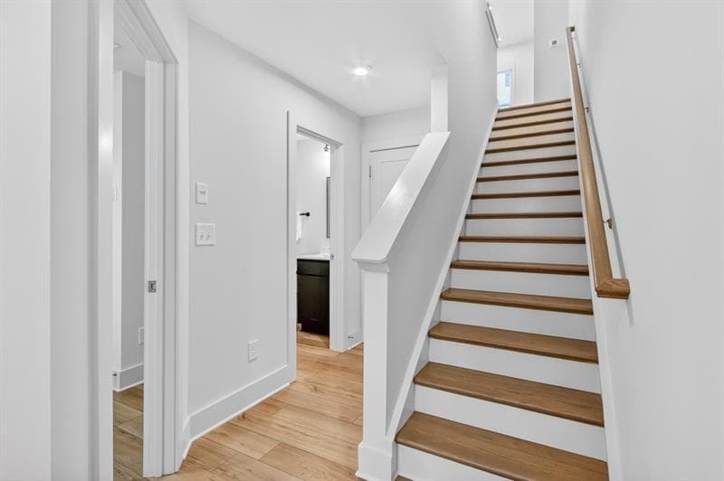 3 bedroom, 3 bathroom, 1,370 sq ft townhouse for sale at 4455 Dandelion Lane, Atlanta, GA 30342 — photo 9
