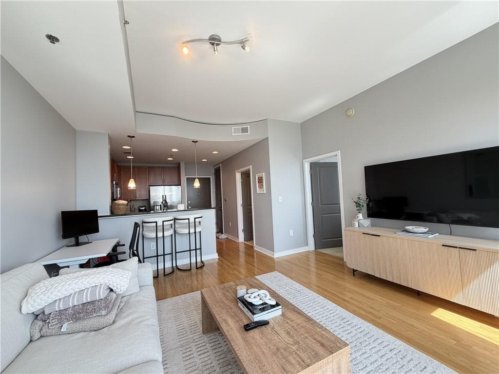 1 bedroom, 1 bathroom, 666 sq ft condominium for sale at 855 peachtree Street 1915, Atlanta, GA 30308
