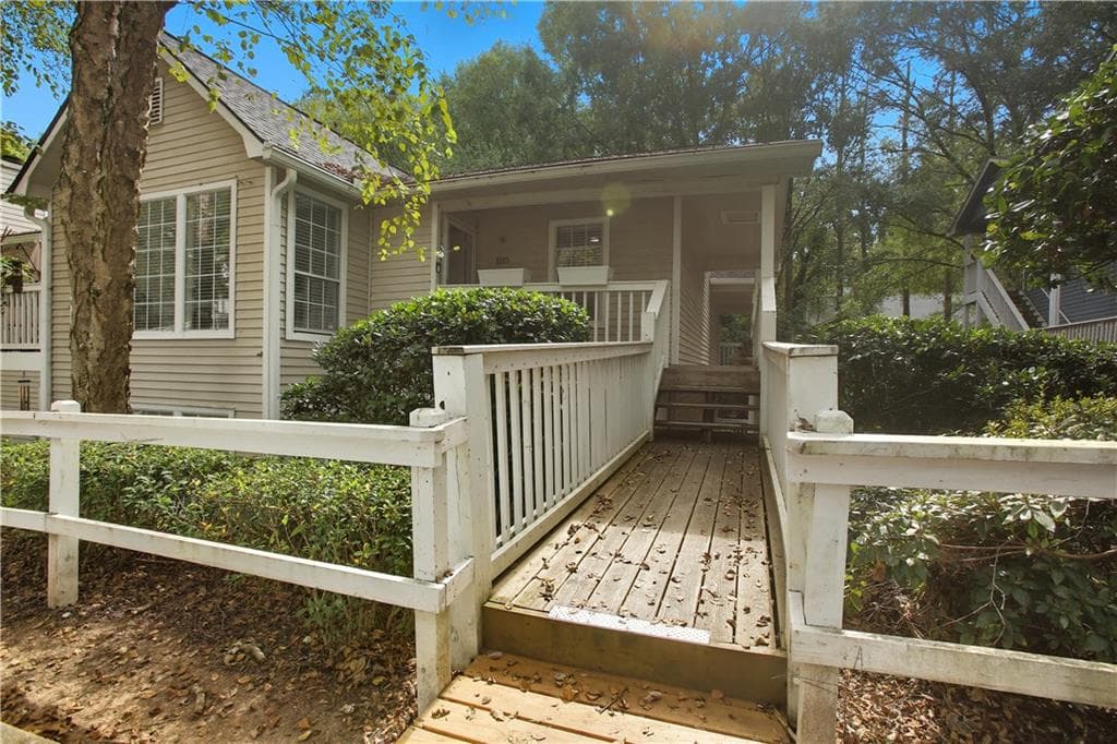 2 bedroom, 2 bathroom, 1,100 sq ft condominium sold at 1109 Gettysburg Place, Atlanta, GA 30350