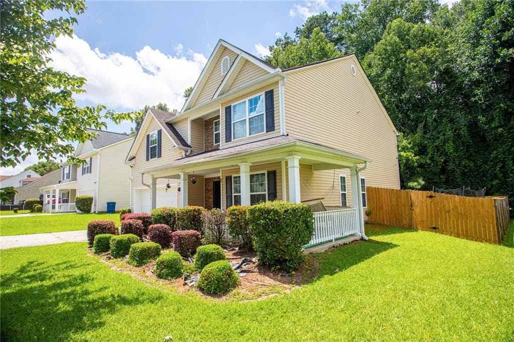 5 bedroom, 3 bathroom, 2,464 sq ft single family residence under contract at 8339 Milam Loop, Fairburn, GA 30213 — photo 4