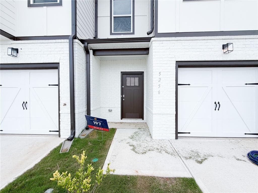 3 bedroom, 3 bathroom, 1,590 sq ft townhouse for rent at 5256 Magnolia Grove Way, Gainesville, GA 30504 for $1,995 a month — photo 2