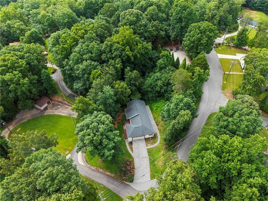 3 bedroom, 2 bathroom, 1,816 sq ft single family residence for sale at 6204 Cherrywood Trail, Gainesville, GA 30506 — photo 6