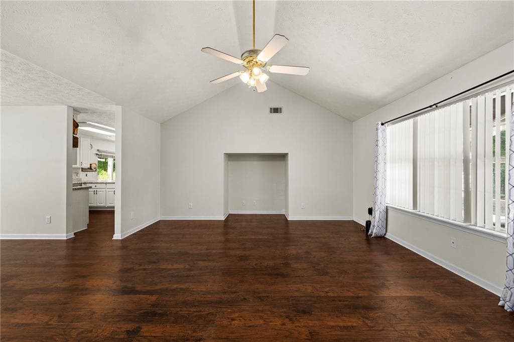3 bedroom, 2 bathroom, 1,816 sq ft single family residence for sale at 6204 Cherrywood Trail, Gainesville, GA 30506 — photo 10
