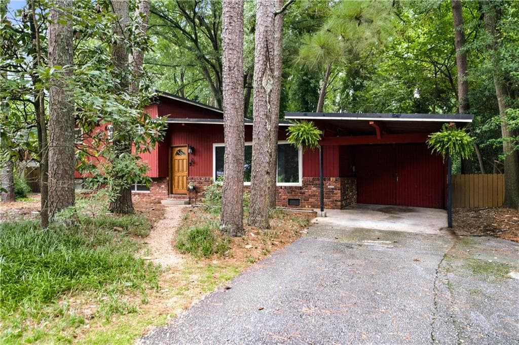 4 bedroom, 3 bathroom, 1,790 sq ft single family residence under contract at 3439 Chestnut Drive, Atlanta, GA 30340 — photo 2