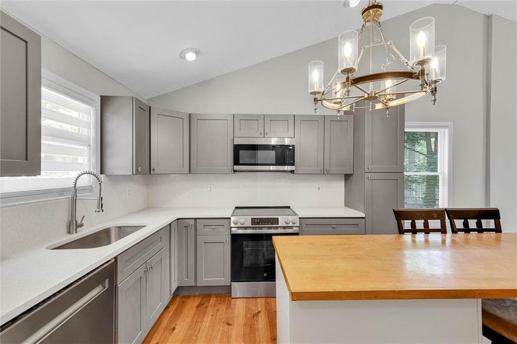 3 bedroom, 2 bathroom, 1,260 sq ft single family residence for sale at 1470 Woodbine Avenue, Atlanta, GA 30317 — photo 7