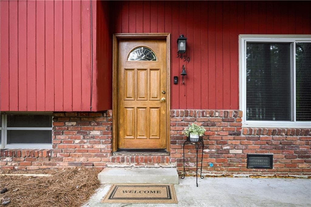 4 bedroom, 3 bathroom, 1,790 sq ft single family residence under contract at 3439 Chestnut Drive, Atlanta, GA 30340 — photo 4