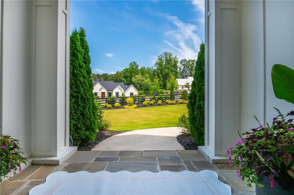 5 bedroom, 6 bathroom, 6,542 sq ft single family residence under contract at 130 Von Lake Drive, Milton, GA 30004 — photo 3