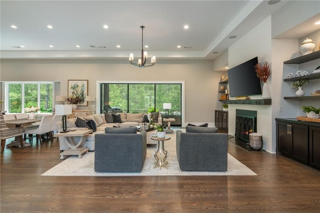 5 bedroom, 6 bathroom, 6,542 sq ft single family residence under contract at 130 Von Lake Drive, Milton, GA 30004 — photo 6
