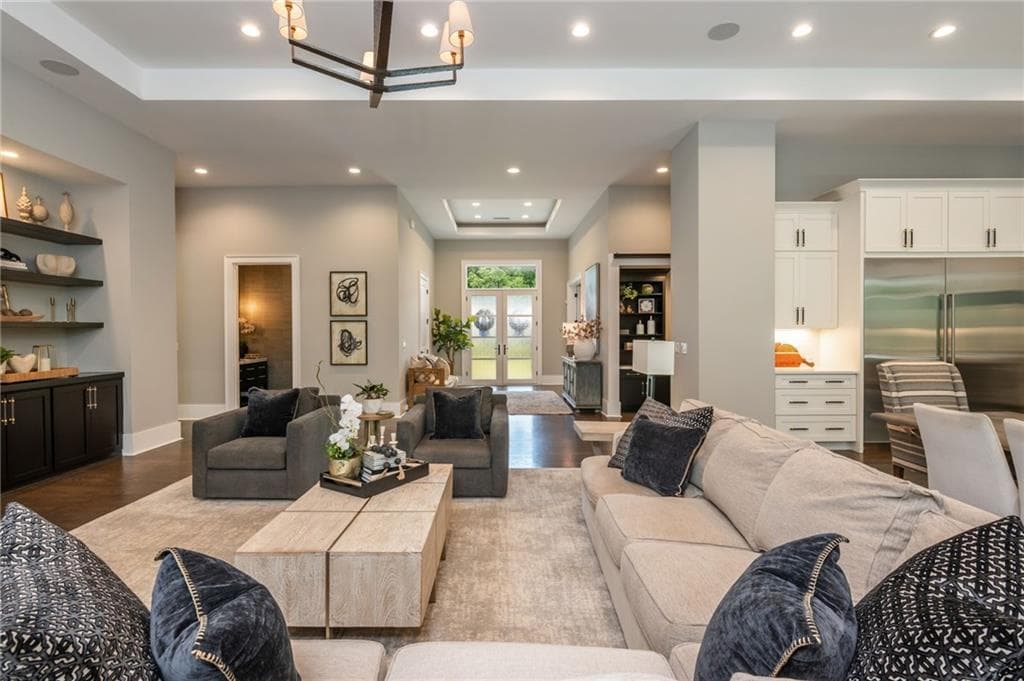 5 bedroom, 6 bathroom, 6,542 sq ft single family residence under contract at 130 Von Lake Drive, Milton, GA 30004 — photo 8