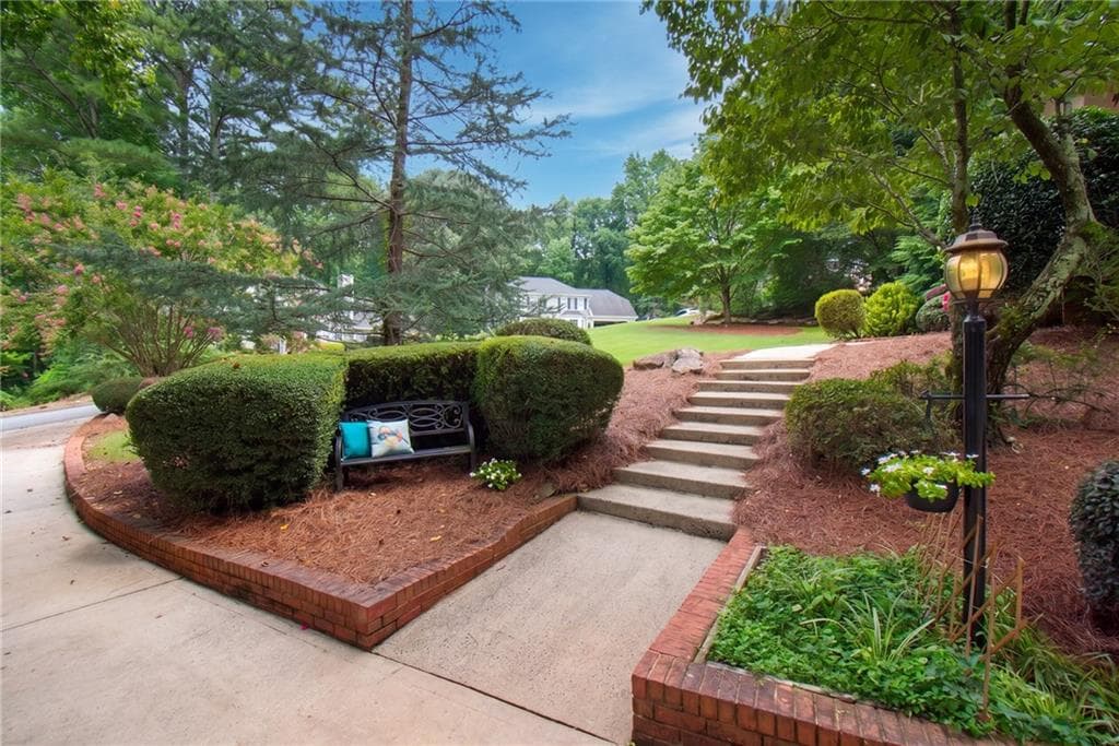 4 bedroom, 3 bathroom, 2,568 sq ft single family residence for rent at 320 Derby Ridge Trace, Roswell, GA 30075 for $3,600 a month — photo 3