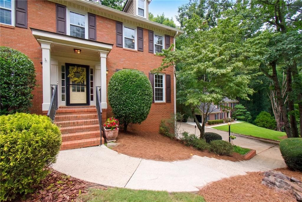 4 bedroom, 3 bathroom, 2,568 sq ft single family residence for rent at 320 Derby Ridge Trace, Roswell, GA 30075 for $3,600 a month — photo 4
