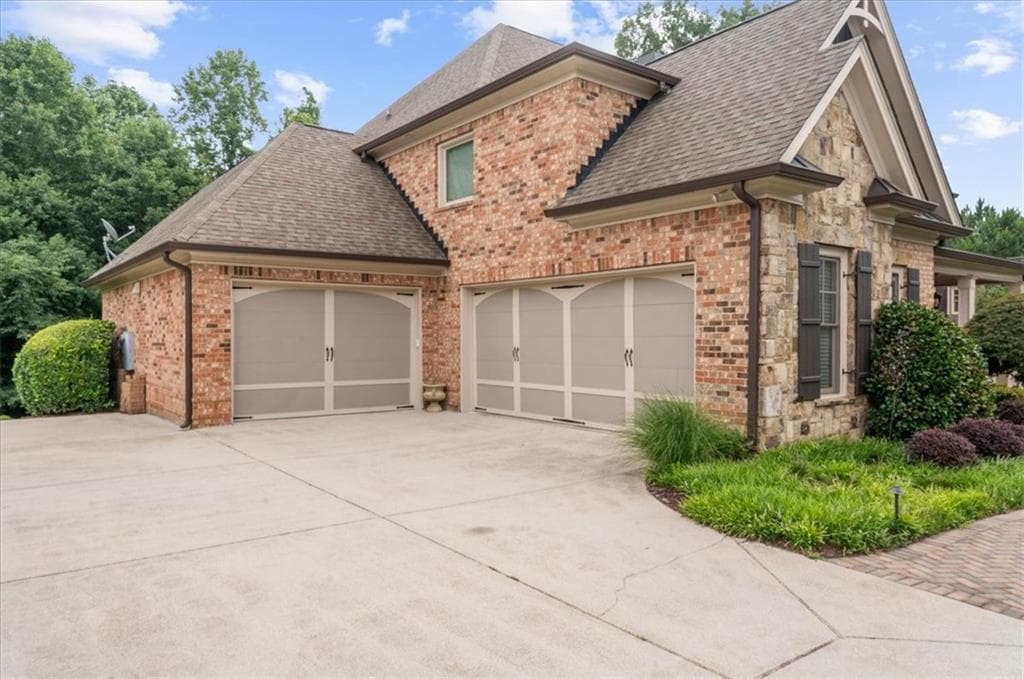 5 bedroom, 5 bathroom, 5,275 sq ft single family residence for sale at 4703 Grandview Parkway, Flowery Branch, GA 30542 — photo 3