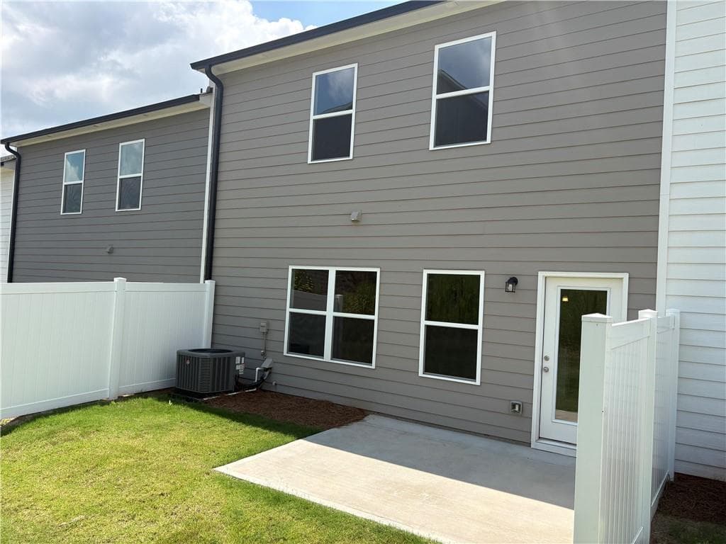 4 bedroom, 3 bathroom, 2,000 sq ft townhouse for sale at 5278 Fox Den Road, Oakwood, GA 30566 — photo 3