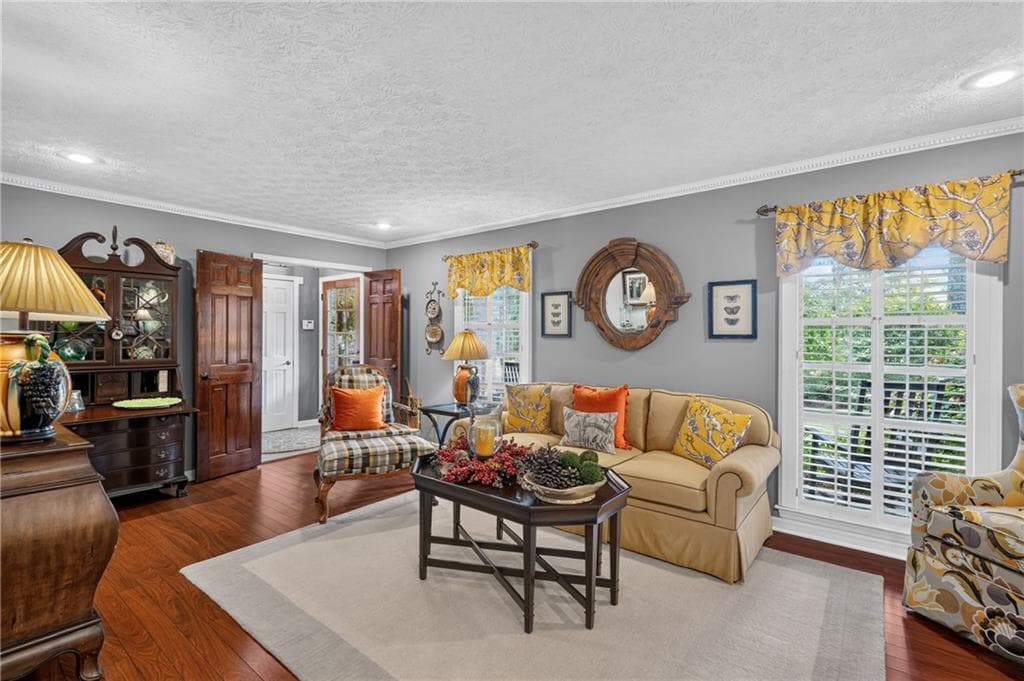 4 bedroom, 3 bathroom, 2,136 sq ft single family residence under contract at 1701 Driftwood Place, Snellville, GA 30078 — photo 6