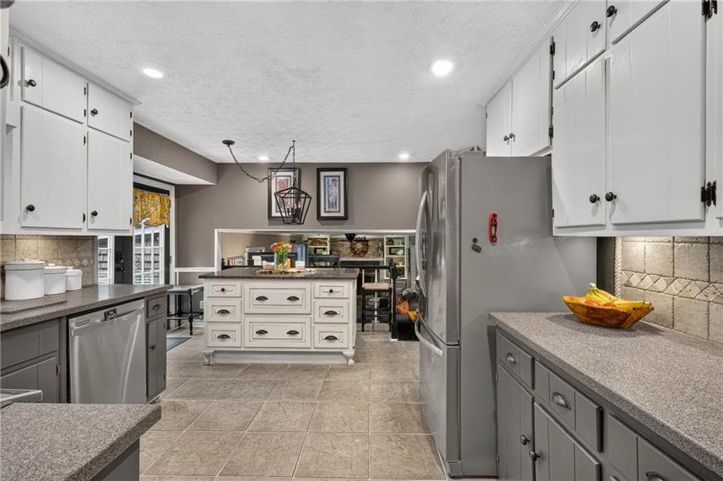 4 bedroom, 3 bathroom, 2,136 sq ft single family residence under contract at 1701 Driftwood Place, Snellville, GA 30078 — photo 10