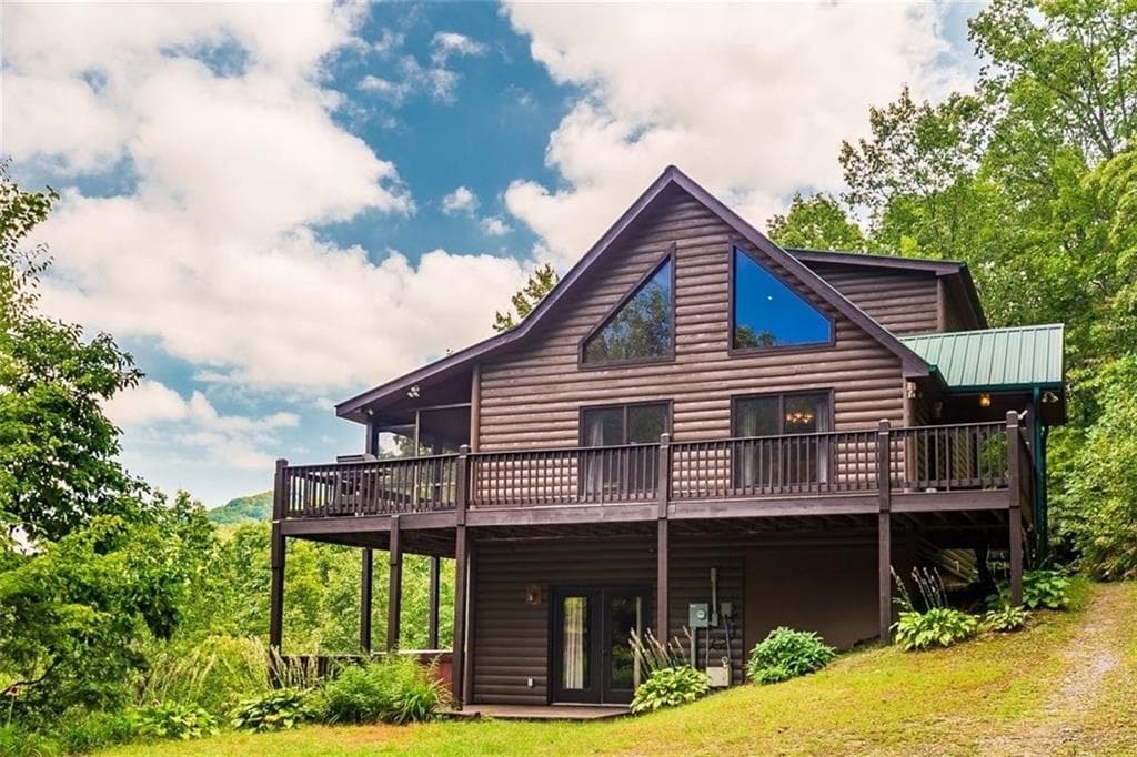 3 bedroom, 3 bathroom, 2,080 sq ft single family residence for sale at 624 Rhonda Lane, Mineral Bluff, GA 30559