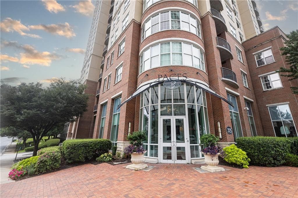 1 bedroom, 1 bathroom, 874 sq ft condominium for rent at 325 E Paces Ferry Road 706, Atlanta, GA 30305 for $2,000 a month — photo 2