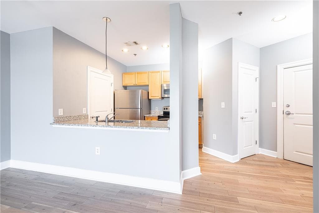 1 bedroom, 1 bathroom, 874 sq ft condominium for rent at 325 E Paces Ferry Road 706, Atlanta, GA 30305 for $2,000 a month — photo 4