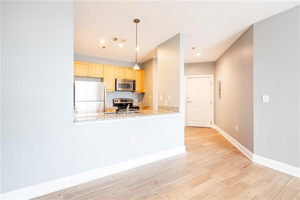 1 bedroom, 1 bathroom, 874 sq ft condominium for rent at 325 E Paces Ferry Road 706, Atlanta, GA 30305 for $2,000 a month — photo 5