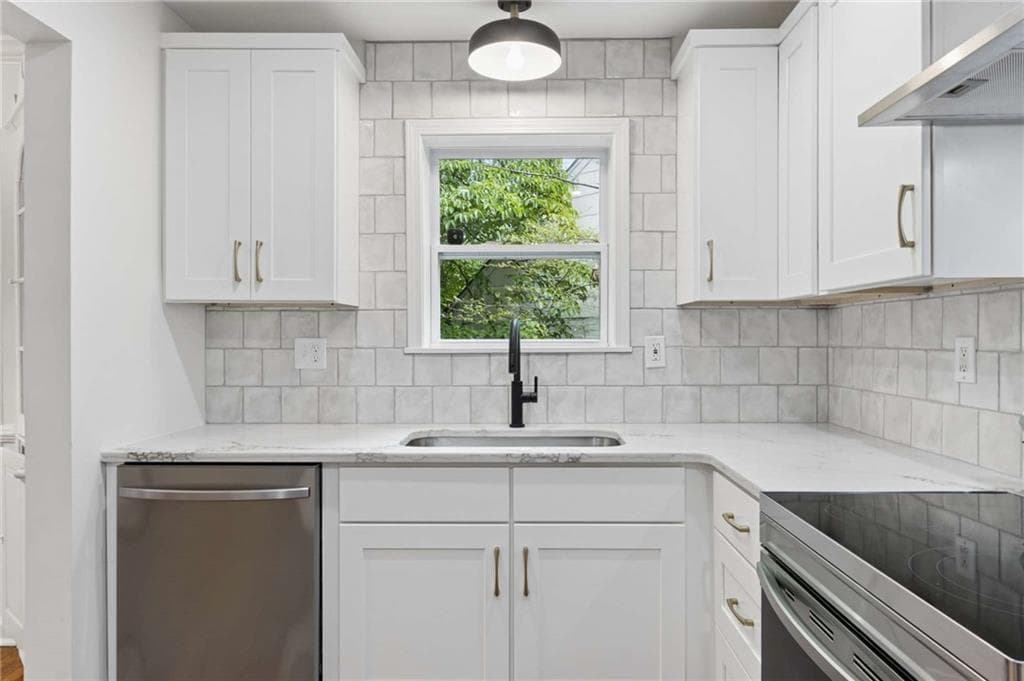 4 bedroom, 2 bathroom, 1,859 sq ft single family residence for sale at 418 Shannon Drive, Atlanta, GA 30310 — photo 9
