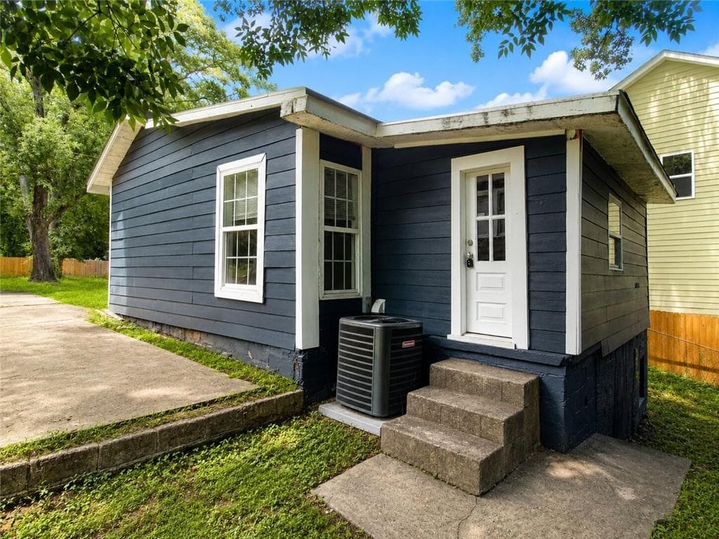 3 bedroom, 2 bathroom, 874 sq ft single family residence for sale at 971 Sims Avenue, Atlanta, GA 30318 — photo 3