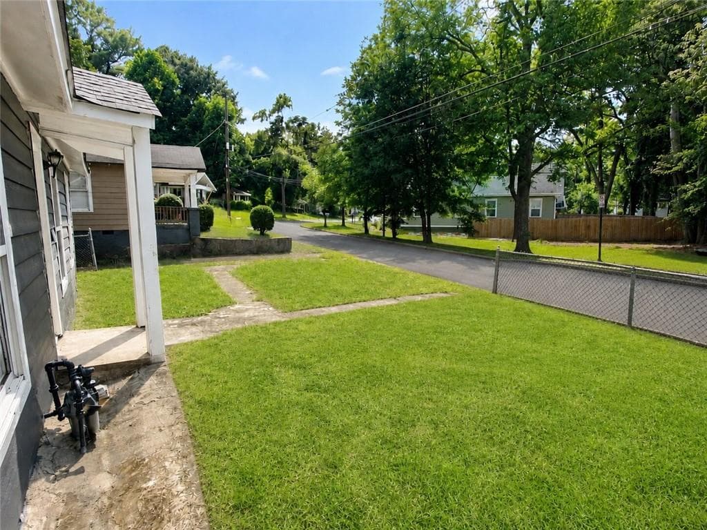 3 bedroom, 2 bathroom, 874 sq ft single family residence for sale at 971 Sims Avenue, Atlanta, GA 30318 — photo 5
