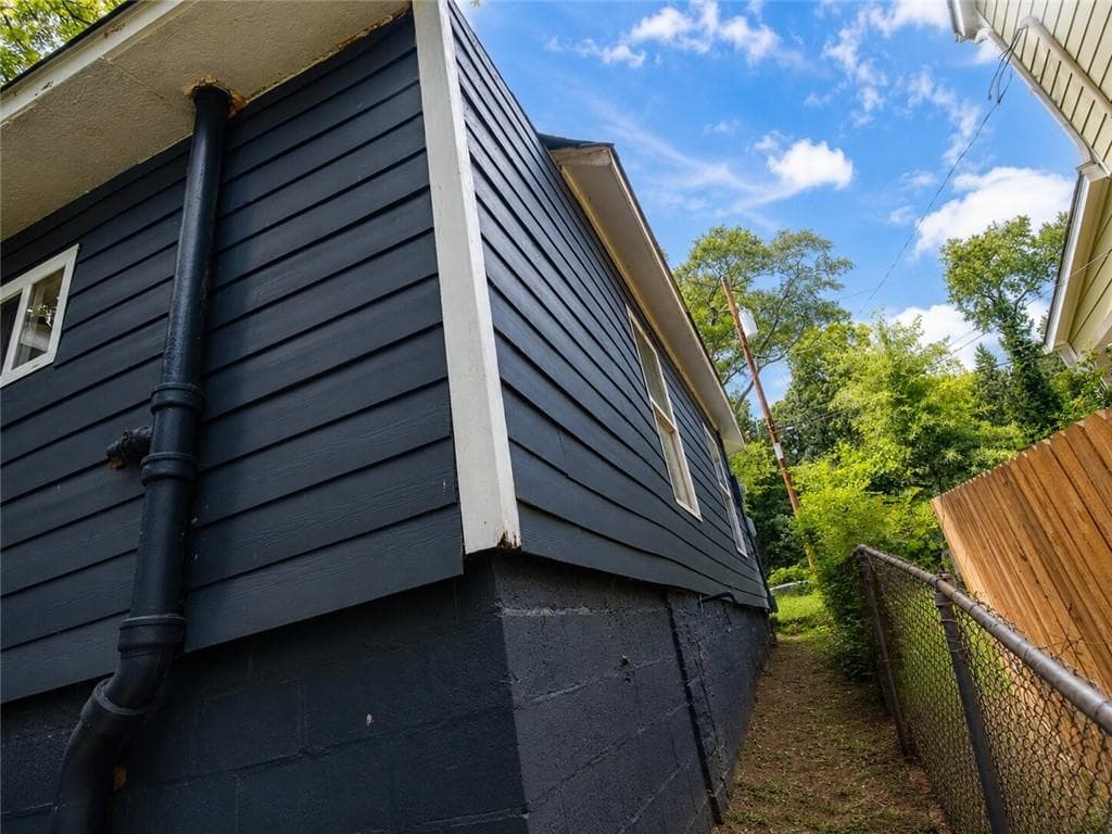 3 bedroom, 2 bathroom, 874 sq ft single family residence for sale at 971 Sims Avenue, Atlanta, GA 30318 — photo 7