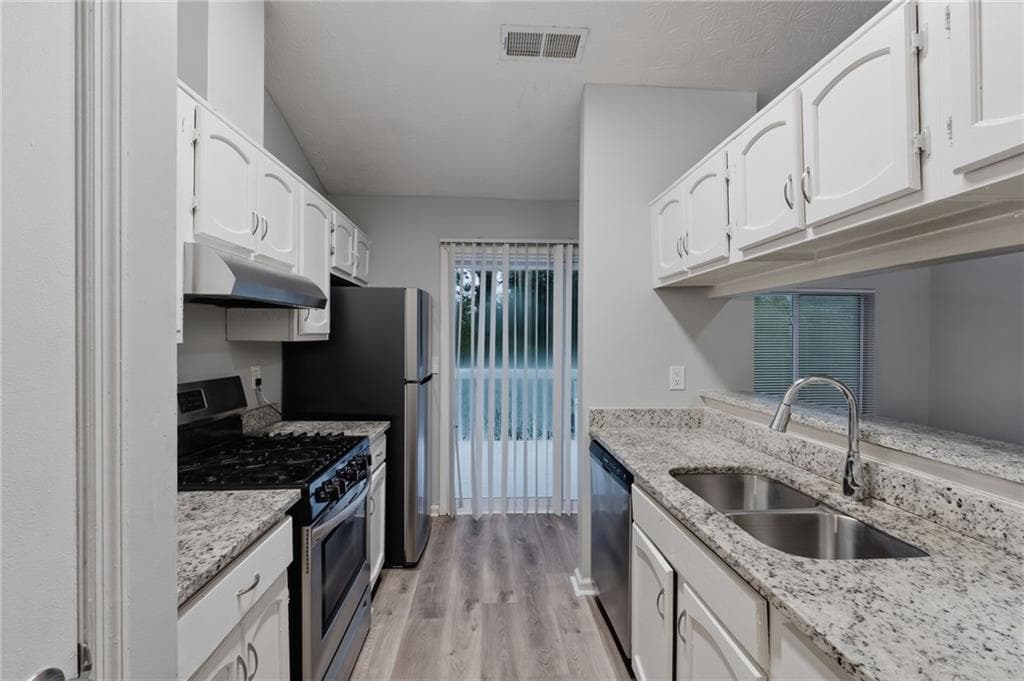 4 bedroom, 2 bathroom, 1,788 sq ft single family residence for sale at 5455 Fox Haven Trail, Stone Mountain, GA 30088 — photo 7