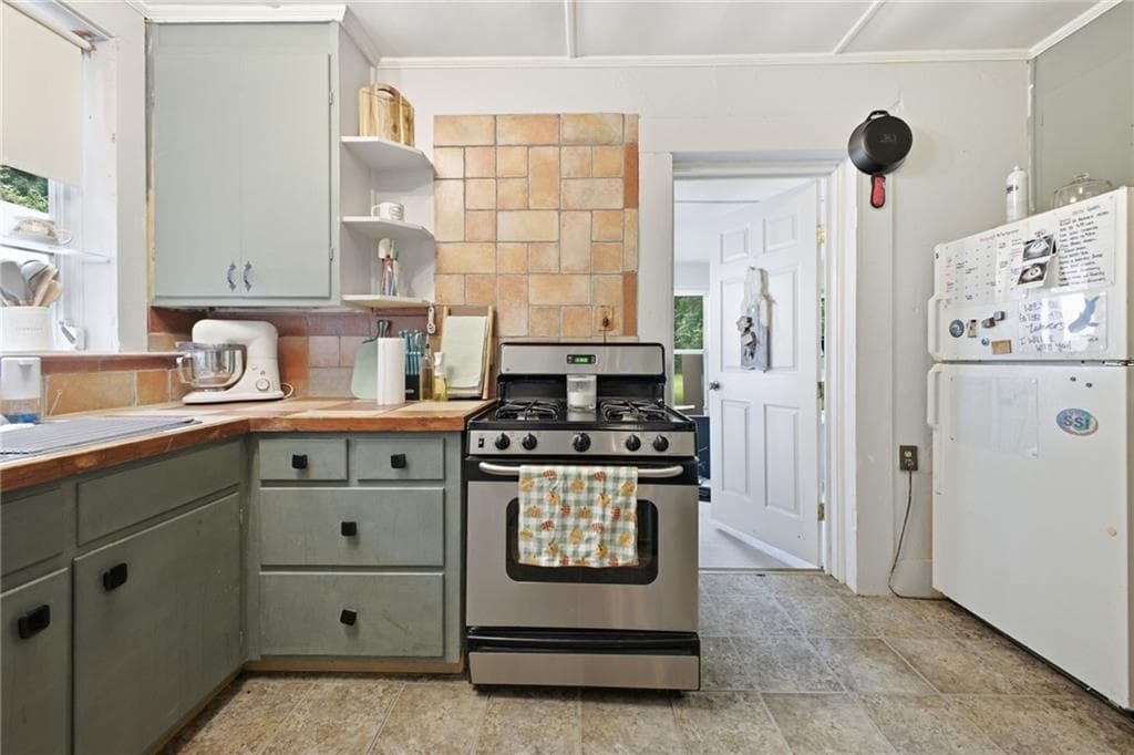 3 bedroom, 2 bathroom, 1,739 sq ft single family residence for sale at 4 Craven Street, Armuchee, GA 30124 — photo 3