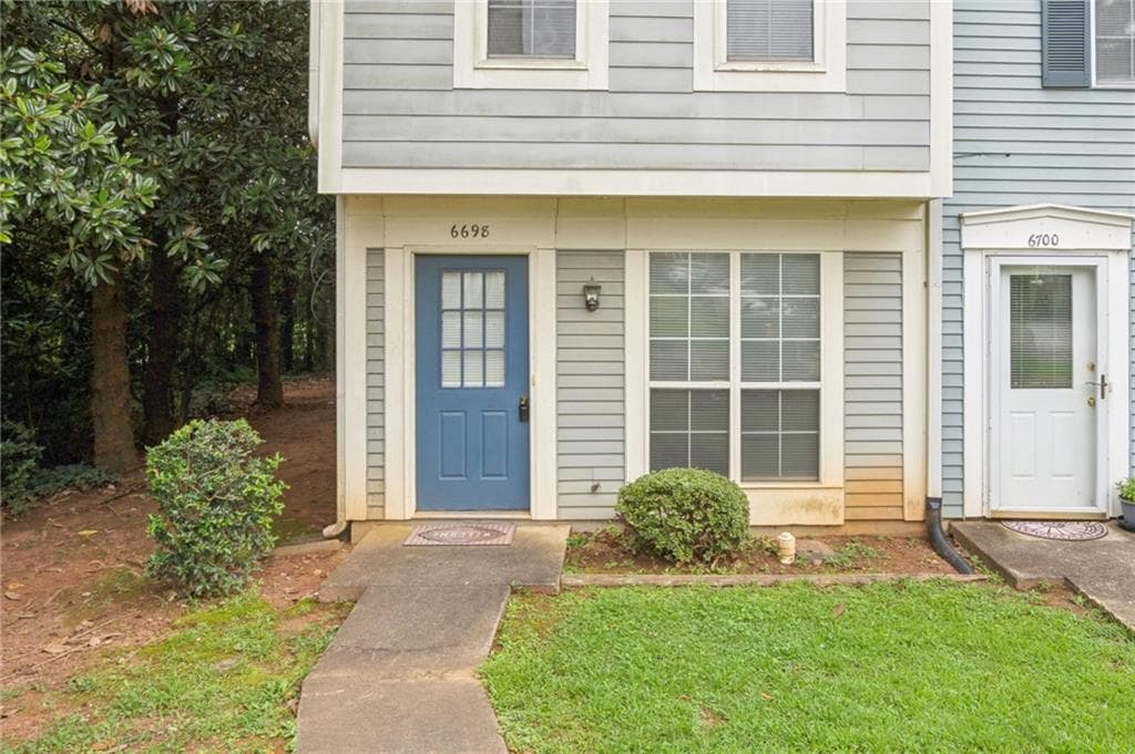 2 bedroom, 2 bathroom, 1,064 sq ft condominium for sale at 6698 Witherington Court, Norcross, GA 30093 — photo 2