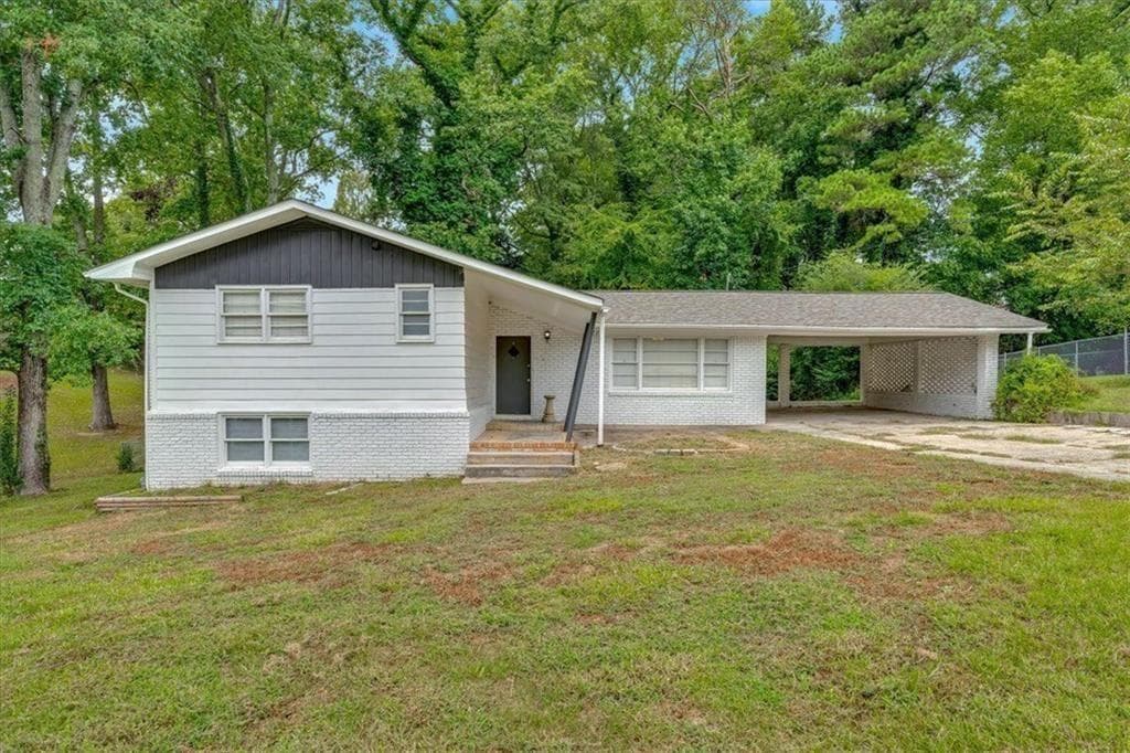 3 bedroom, 2 bathroom, 2,009 sq ft single family residence under contract at 1520 Oxford Street, Douglasville, GA 30134