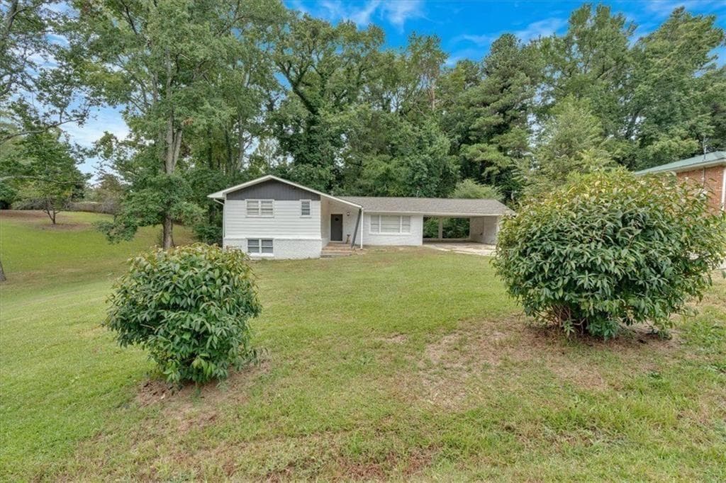 3 bedroom, 2 bathroom, 2,009 sq ft single family residence under contract at 1520 Oxford Street, Douglasville, GA 30134 — photo 2