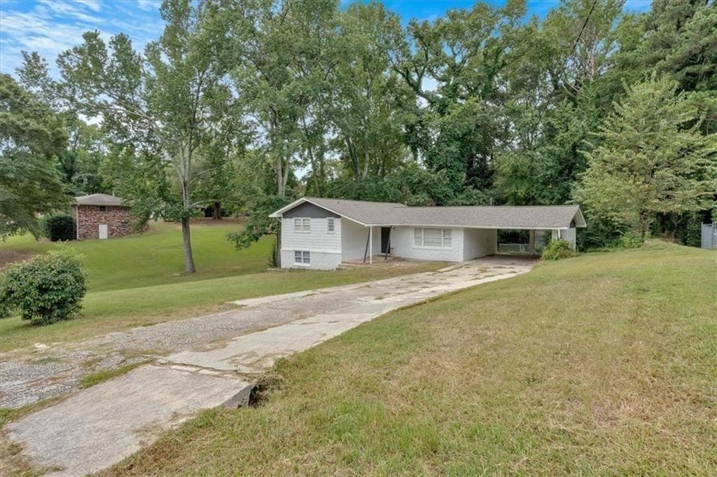3 bedroom, 2 bathroom, 2,009 sq ft single family residence under contract at 1520 Oxford Street, Douglasville, GA 30134 — photo 3