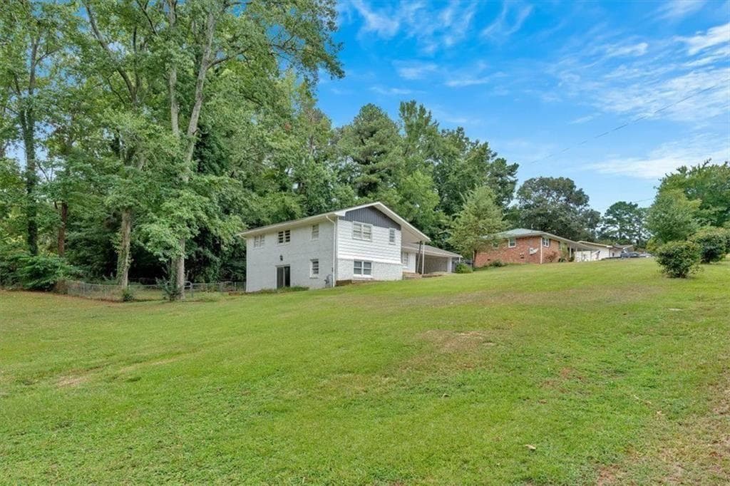3 bedroom, 2 bathroom, 2,009 sq ft single family residence under contract at 1520 Oxford Street, Douglasville, GA 30134 — photo 4