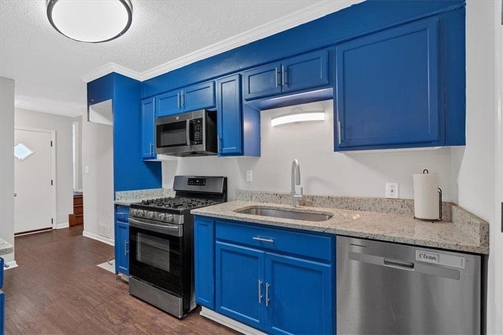3 bedroom, 2 bathroom, 2,009 sq ft single family residence under contract at 1520 Oxford Street, Douglasville, GA 30134 — photo 7