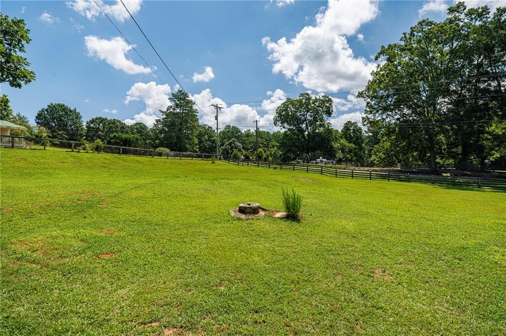 3 bedroom, 1 bathroom, 1,020 sq ft single family residence under contract at 2140 Wilkie Road, Alpharetta, GA 30004 — photo 9