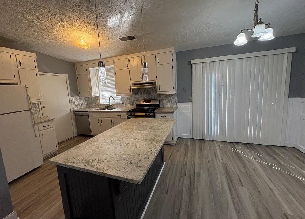 3 bedroom, 2 bathroom, 1,220 sq ft single family residence for sale at 859 Sheppard Road, Stone Mountain, GA 30083 — photo 3