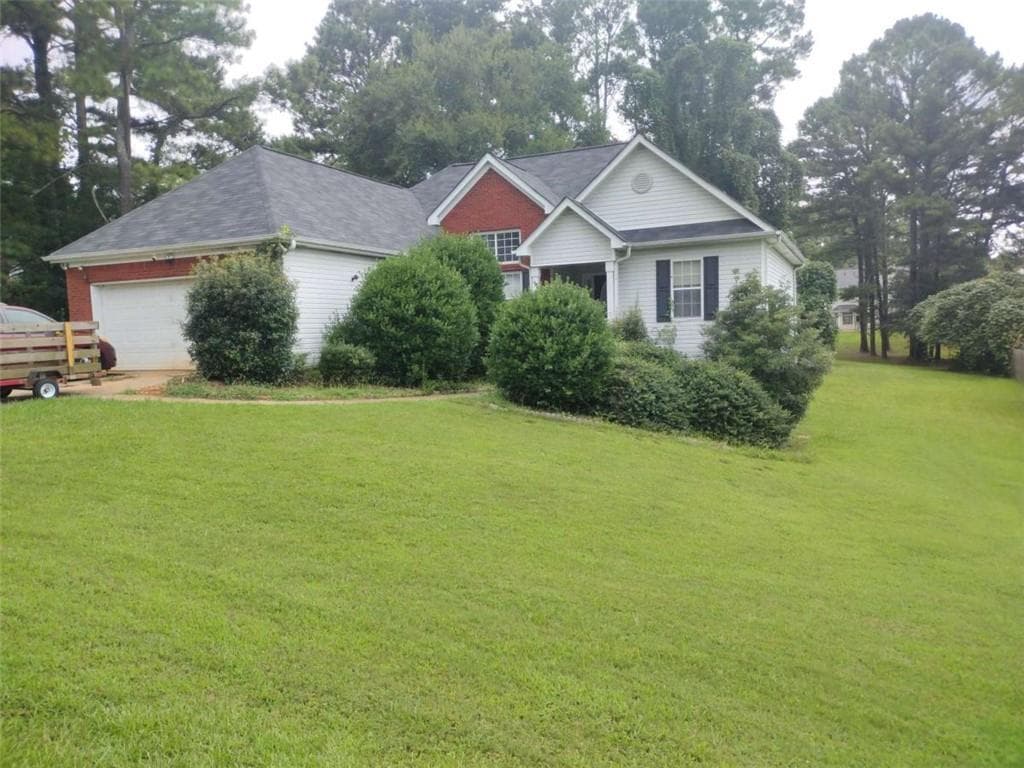 4 bedroom, 3 bathroom, 1,562 sq ft single family residence under contract at 4294 Northridge Trail, Ellenwood, GA 30294