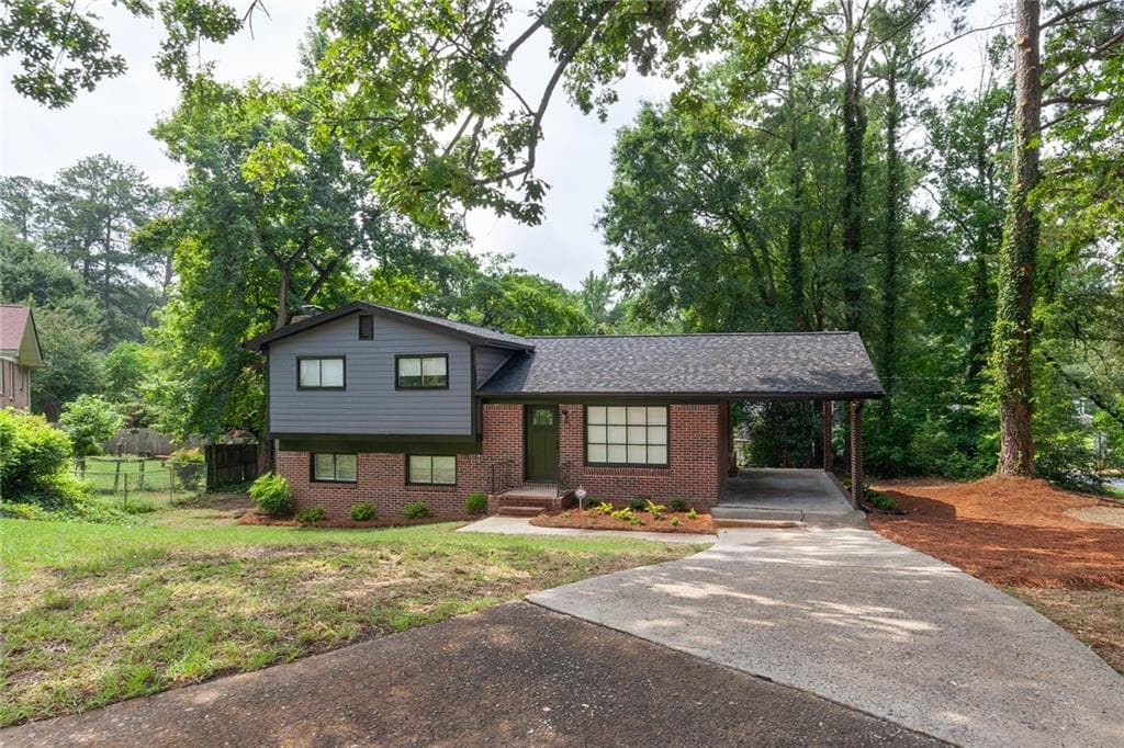 4 bedroom, 3 bathroom single family residence under contract at 3230 Vanderbilt Lane, Atlanta, GA 30318 — photo 2