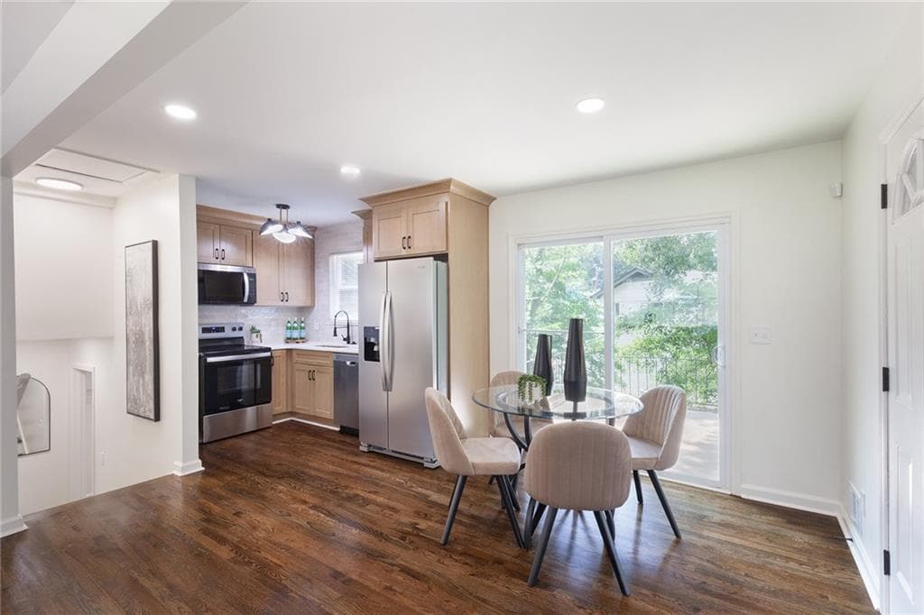 4 bedroom, 3 bathroom single family residence under contract at 3230 Vanderbilt Lane, Atlanta, GA 30318 — photo 10