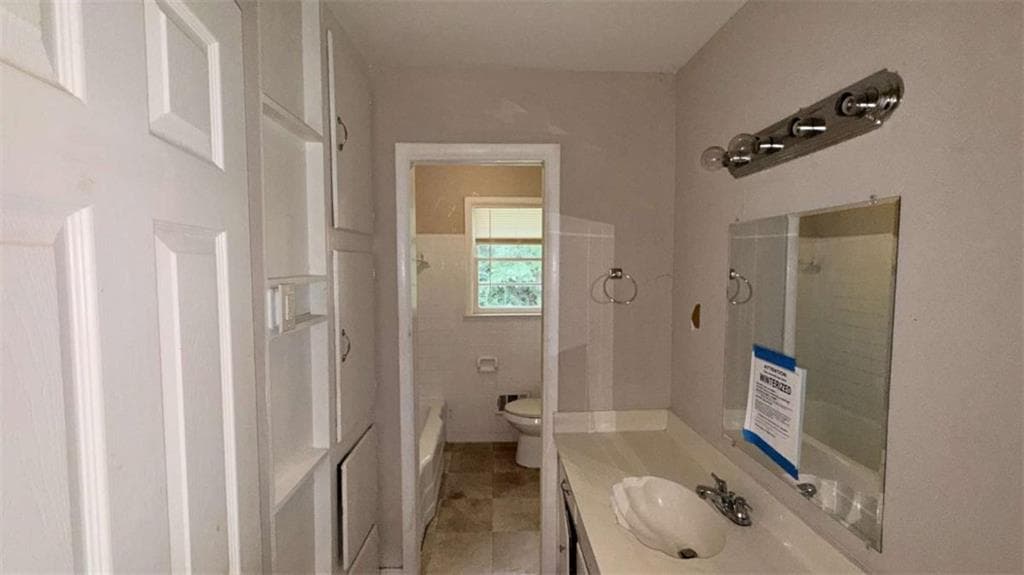 3 bedroom, 3 bathroom, 2,072 sq ft single family residence under contract at 748 Greenhill Drive, Conyers, GA 30012 — photo 8