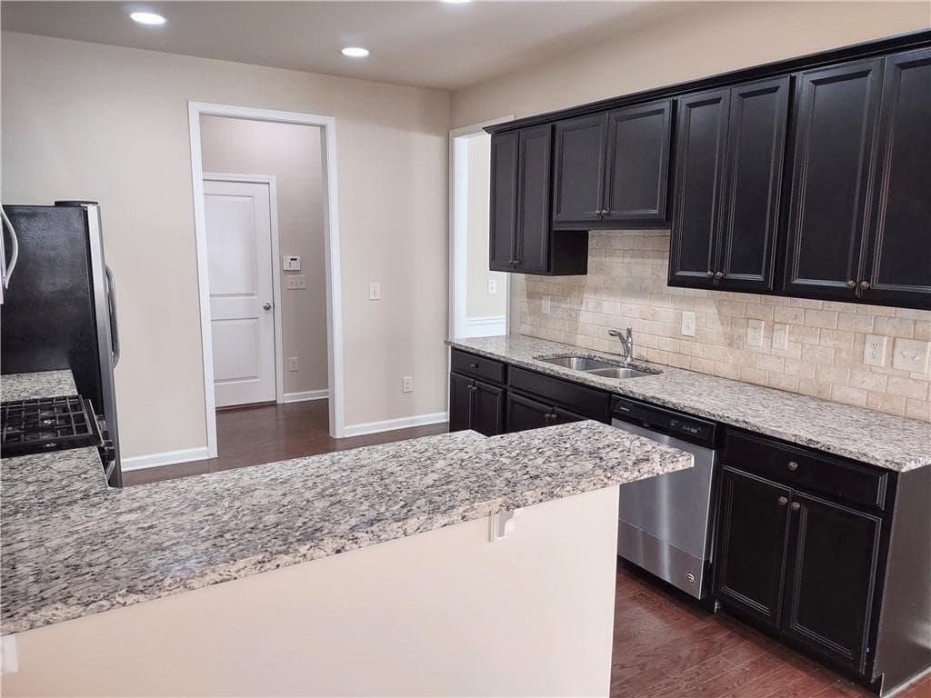 4 bedroom, 3 bathroom, 2,483 sq ft single family residence for rent at 4955 Ducote Trail, Alpharetta, GA 30004 for $2,800 a month — photo 5