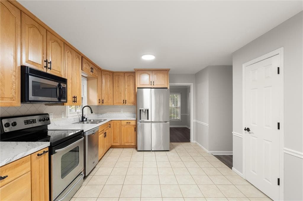 5 bedroom, 3 bathroom single family residence for rent at 3220 Casteel Road, Marietta, GA 30062 for $3,400 a month — photo 5