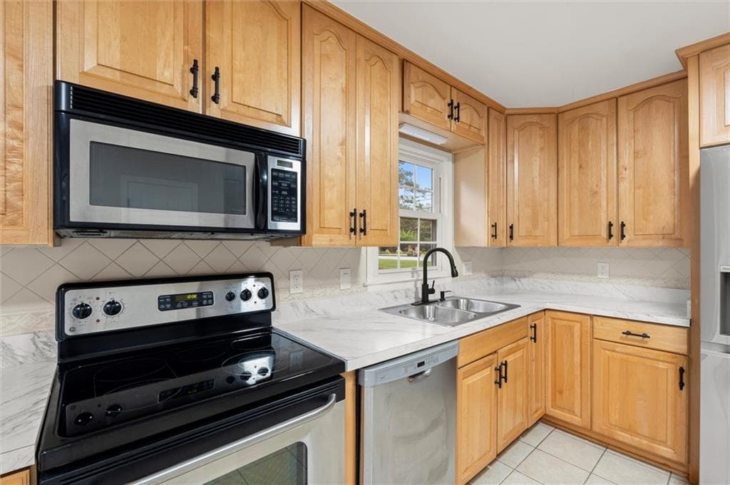 5 bedroom, 3 bathroom single family residence for rent at 3220 Casteel Road, Marietta, GA 30062 for $3,400 a month — photo 7